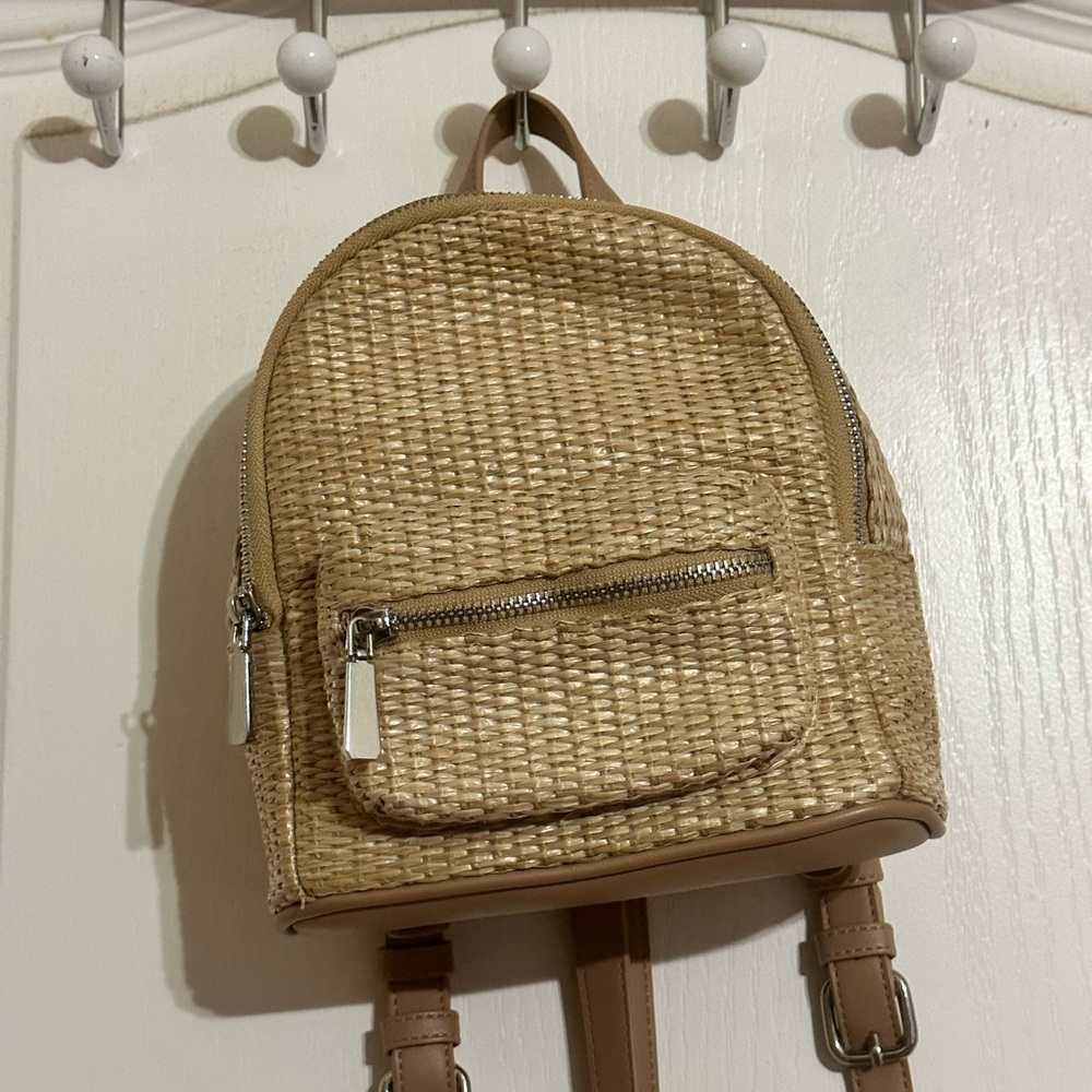Mini F21 Straw Backpack 👒💛